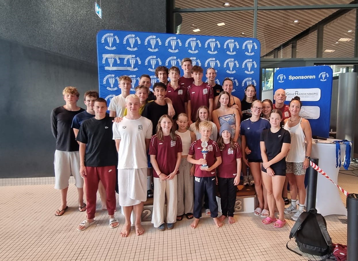 Konstanz 26 Gruppenbild mit Pokal